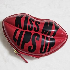 The Body Shop Kiss My Lips Up Cosmetic Red Pouch 2017 Valentines Discontinued
